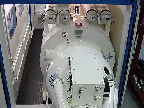 HAUX MEDISTAR transport recompression chamber container docked